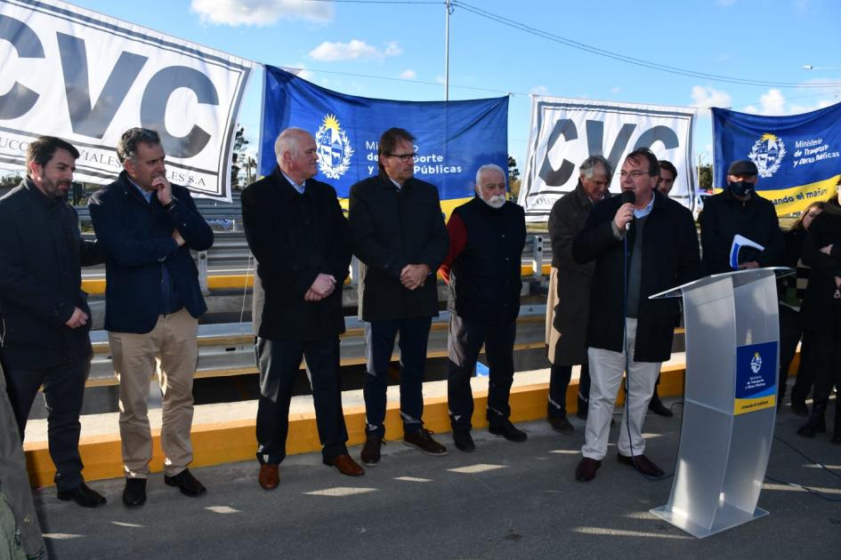 Ministro Falero en inauguración túneles Pinamar