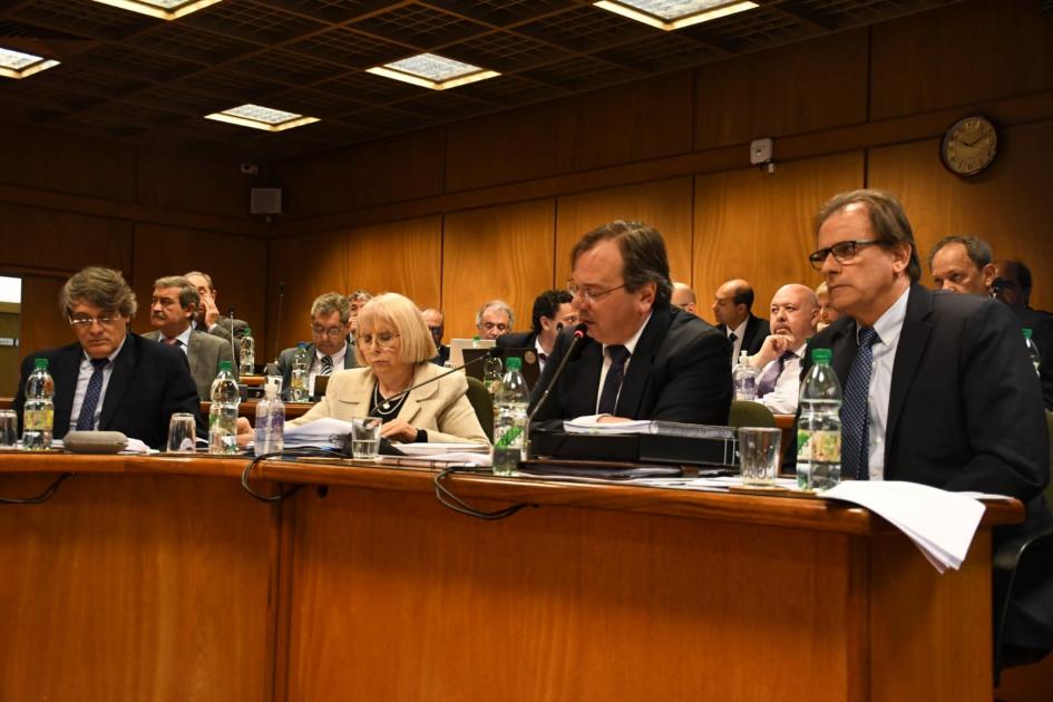 Autoridades del MTOP rindiendo cuentas en el Parlamento Autoridades del MTOP rindiendo cuentas en el Parlamento