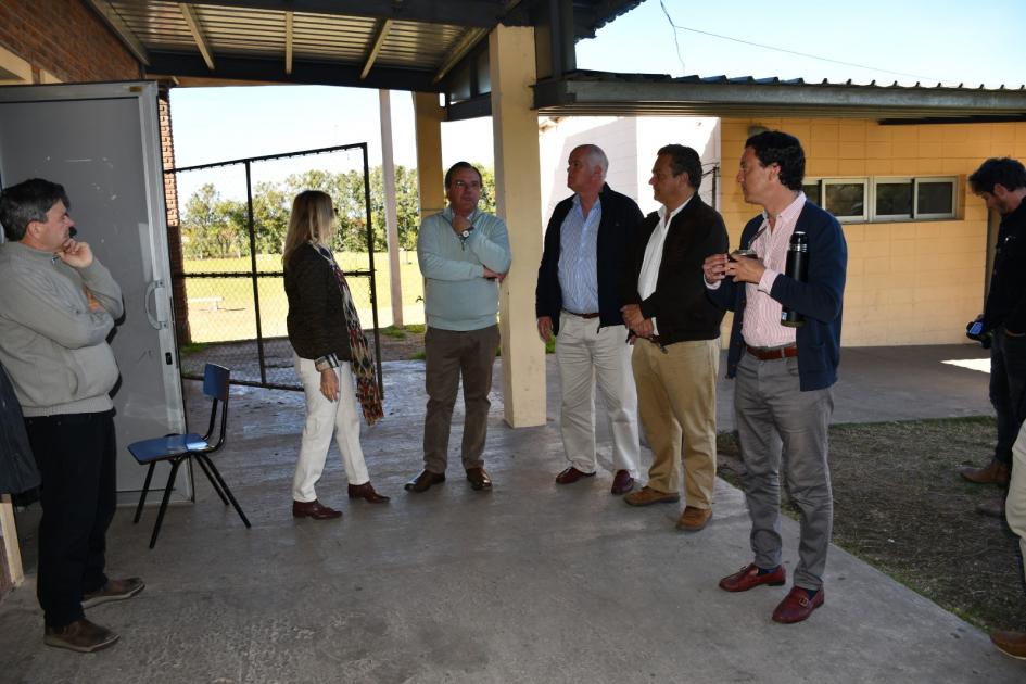 Autoridades y beneficiarios del Liceo Francisco, Paysandú