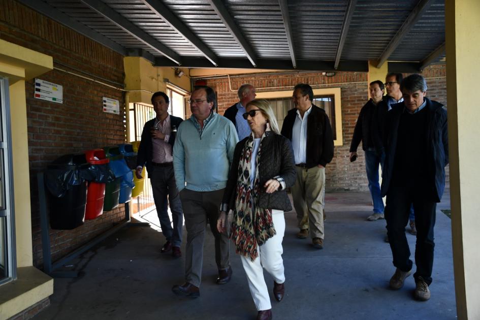 Autoridades del MTOP recorren el salón inaugurado del Liceo Francisco, Paysandú