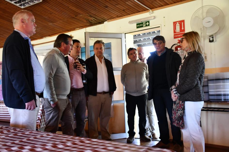 Autoridades del MTOP recorren el salón inaugurado del Liceo Francisco, Paysandú