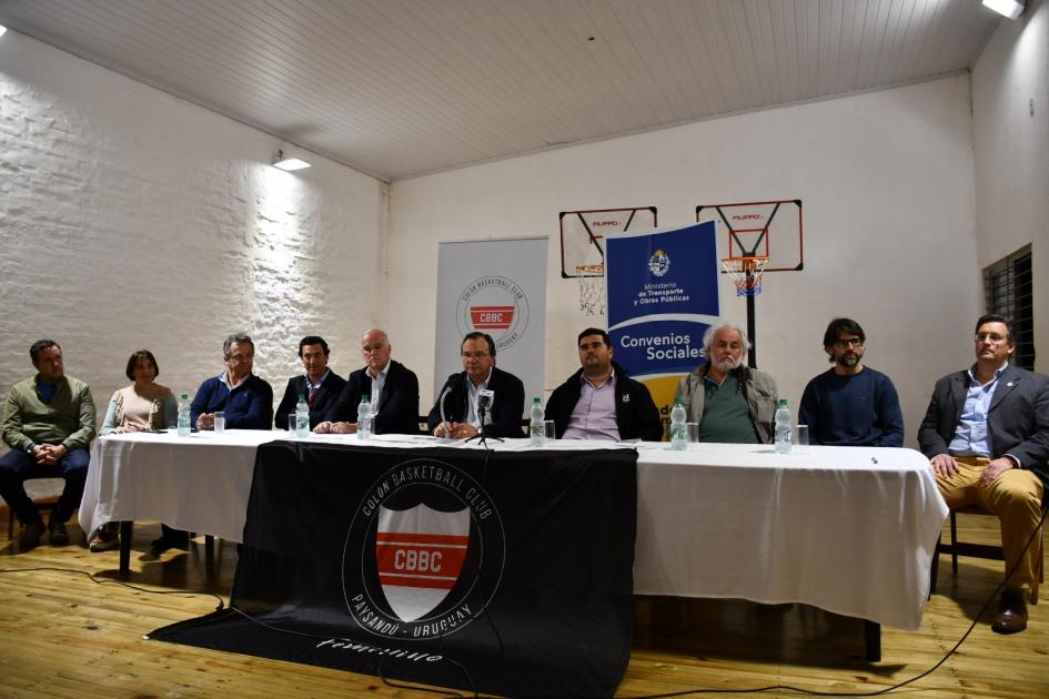 Convenio Social con Aprodime Autoridades y beneficiarios firman convenio con el Club BBC, Paysandú