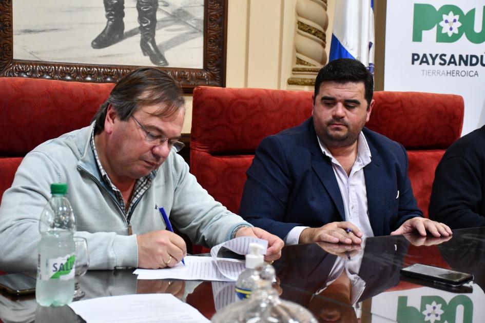 Ministro Falero firma convenio para realizar obras en instituciones