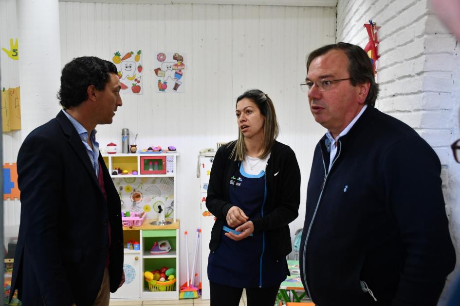 Firma de Convenio Social con CAIF Williams en Salto Autoridades del MTOP recorren las obras en los salones del CAIF