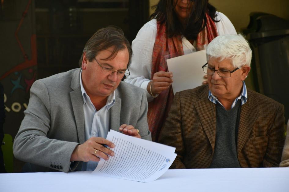 Firma de convenio social en Asociación Civil Providencia