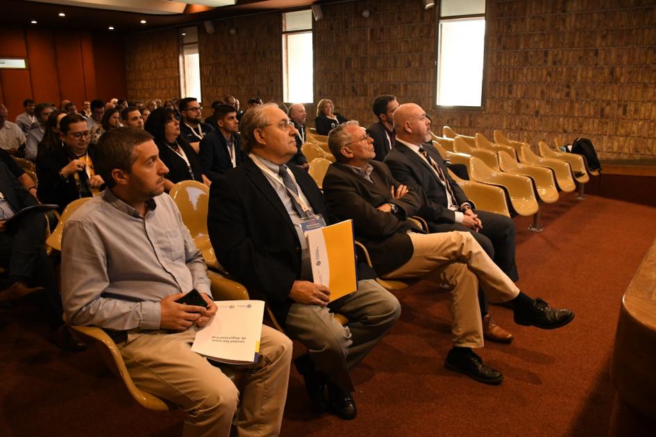 Público en la sala de actos