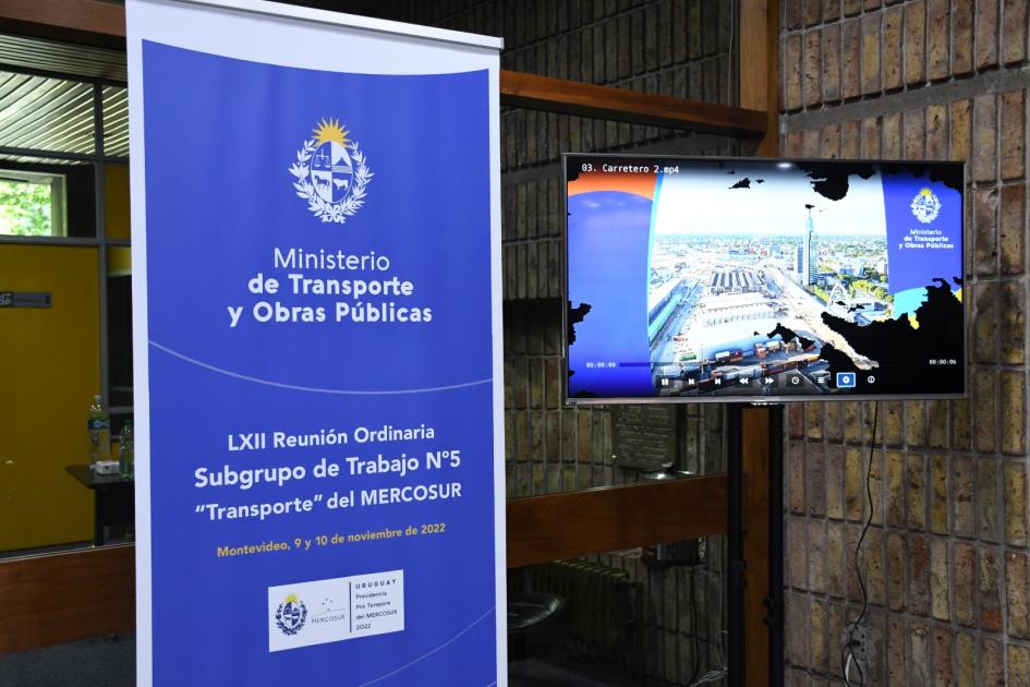 Seminario LXII Reunión Ordinaria del Subgrupo de Trabajo Nº5 “Transporte” del Mercosur Banner y televisión con material institucional
