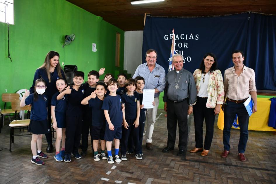 Firma de convenio social en Colegio Juan Pablo II