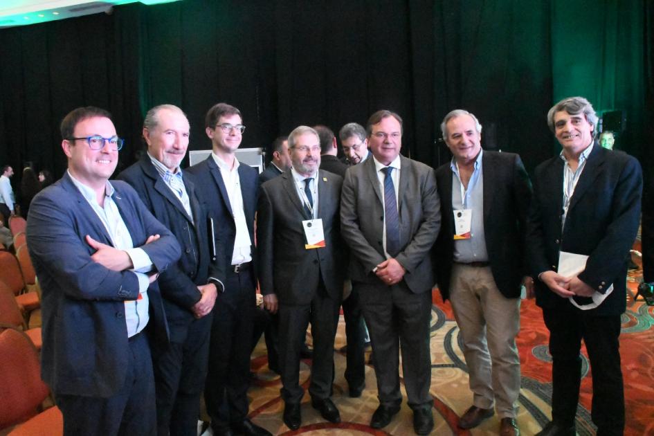 XXI Congreso Ibero Latinoamericano del Asfalto Ministro y autoridades en la sala de conferencias