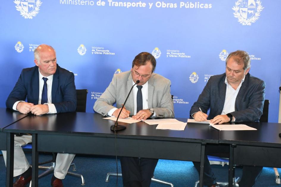 Firma de convenio entre MTOP y Congreso de Intendentes Firma de convenio entre MTOP y Congreso de Intendentes
