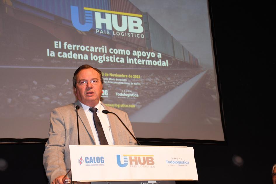 Falero en conferencia sobre ferrocarril central