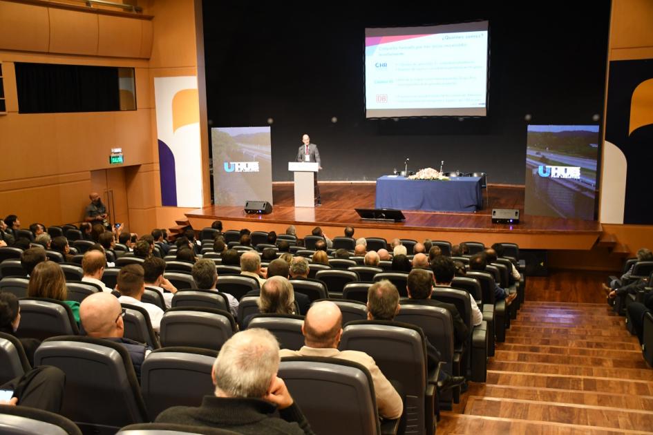 Falero en conferencia sobre ferrocarril central Falero en conferencia sobre ferrocarril central