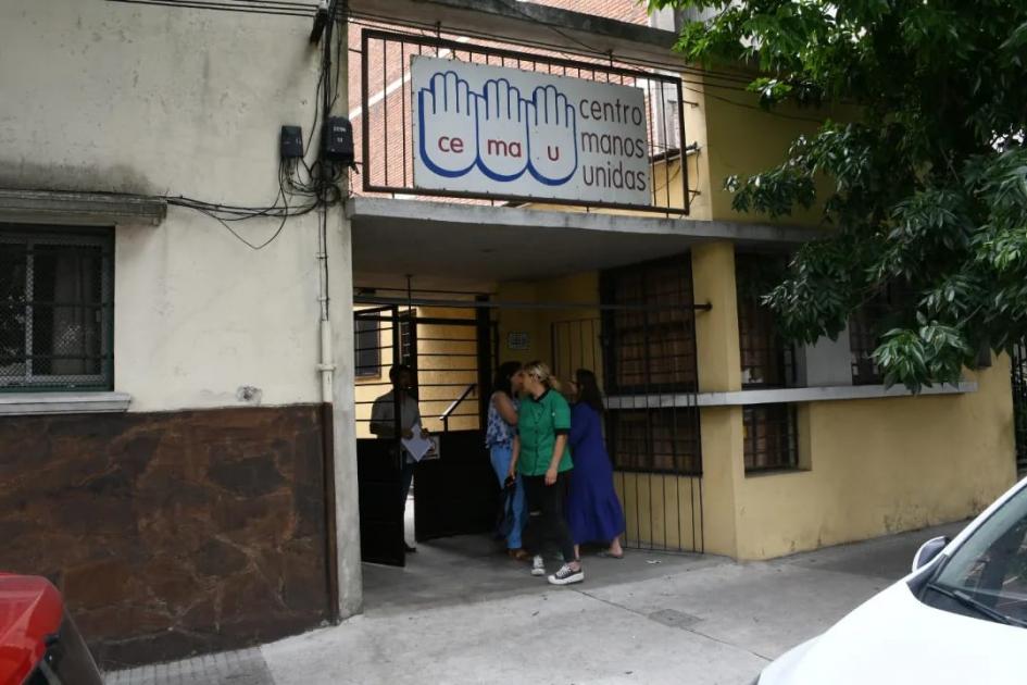 Firma de convenio social con el Club Relámpago Fachada del Club Relámpago
