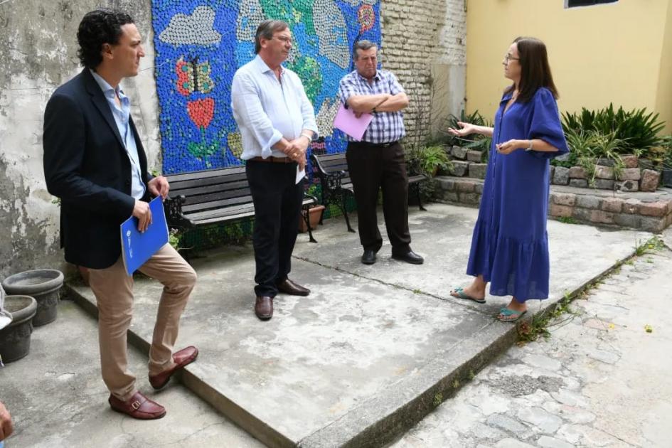 Firma de convenio social en Centro Manos Unidas Autoridades recorren instalaciones donde se realizarán las obras