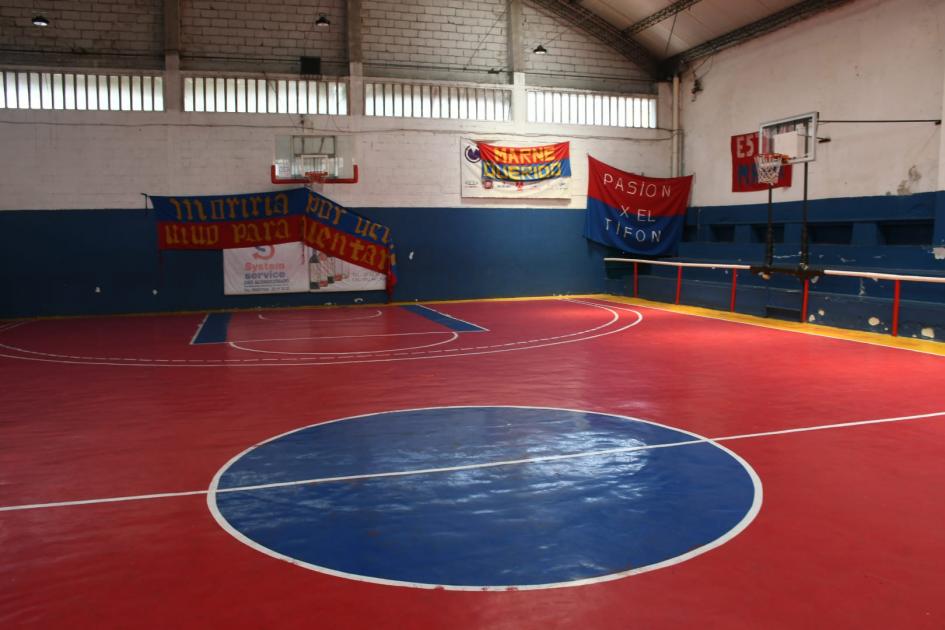 Cancha de basquetboll del Club Atlético Marne