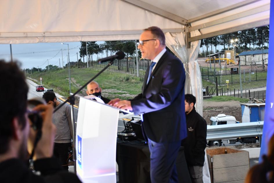 Inauguramos el intercambiador en ruta 5 y camino Eduardo Pérez Presentación del Ingeniero Cerrillo, de la contratista.