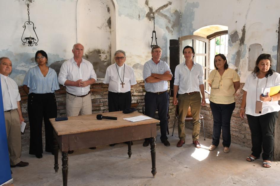 Firma de Convenio Social en instituciones de Soriano y Paysandú Autoridades previo a la firma del convenio con la Iglesia Católica Apostólica Romana
