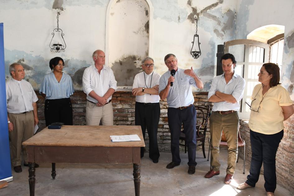Firma de Convenio Social en instituciones de Soriano y Paysandú Autoridades previo a la firma del convenio con la Iglesia Católica Apostólica Romana