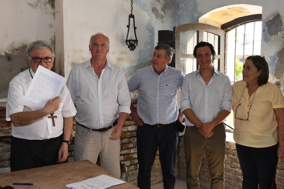 Firma de Convenio Social en instituciones de Soriano y Paysandú Autoridades celebrando el convenio con Firma del convenio con la Iglesia Católica Apostólica Romana