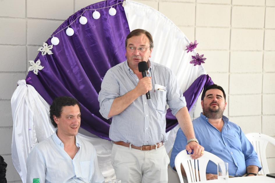 Firma de Convenio Social en instituciones de Soriano y Paysandú Ministro Falero hablando previo a la firma del convenio en Club San Fénix