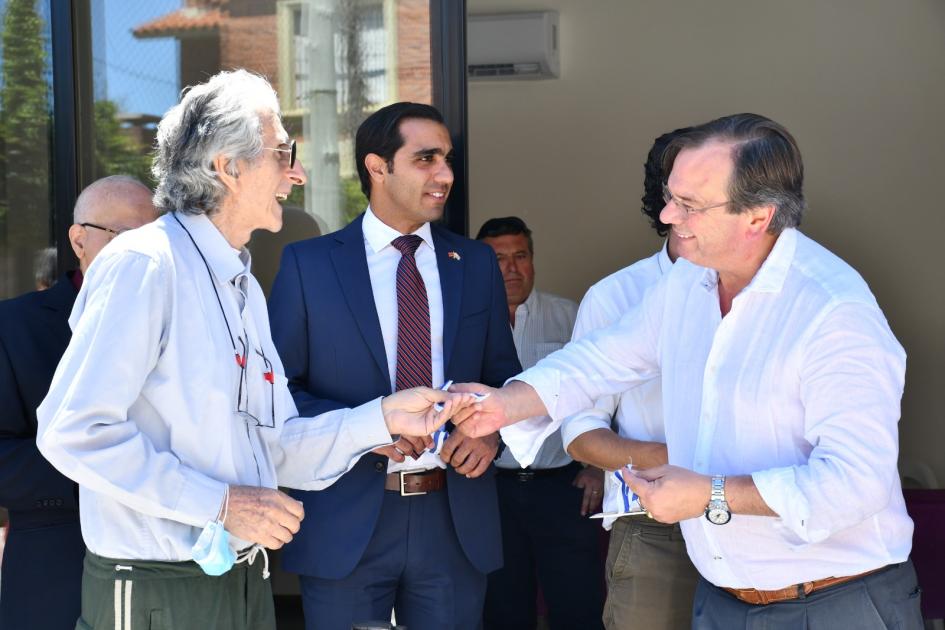 Inauguración de obras en Casa Armenia Hnchakian Cortando la cinta que inaugura el salón de usos múltiples