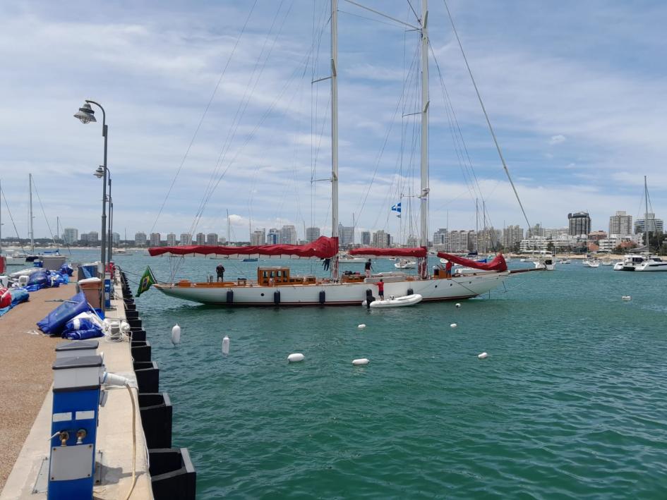 Puerto de Punta del Este Embarcación clásica brasilera "Atrevida"