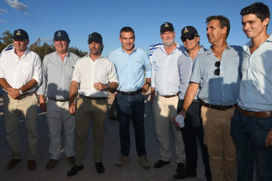 Autoridades en la recorrida por el nuevo Puente Picada Oribe