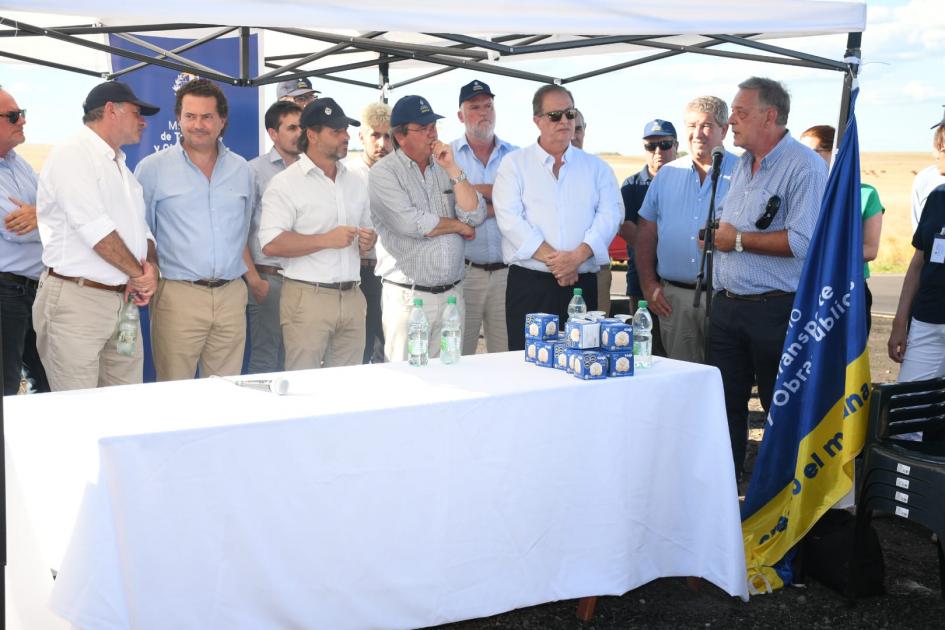 Inauguración de obras de rehabilitación en rutas 43 y 59 Autoridades en la ceremonia de inauguración de obras en rutas 43 y 59