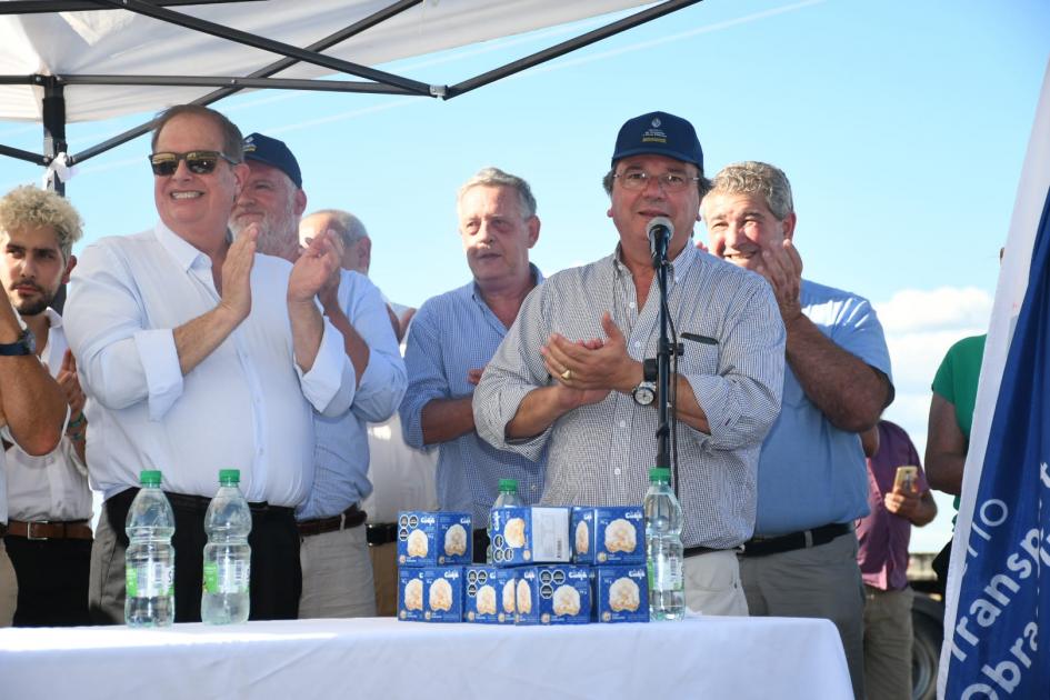 Ministro Falero dando discurso en la inauguración de las obras de rehabilitación de rutas 43 y 59