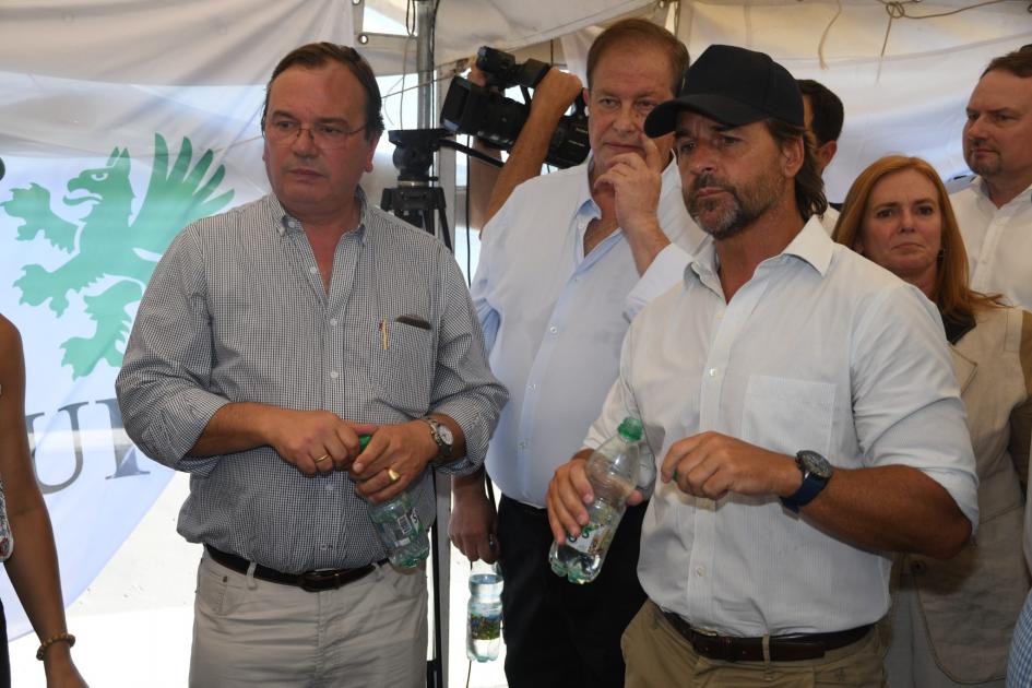 Autoridades durante ceremonia de inauguración del nuevo Puente Centenario