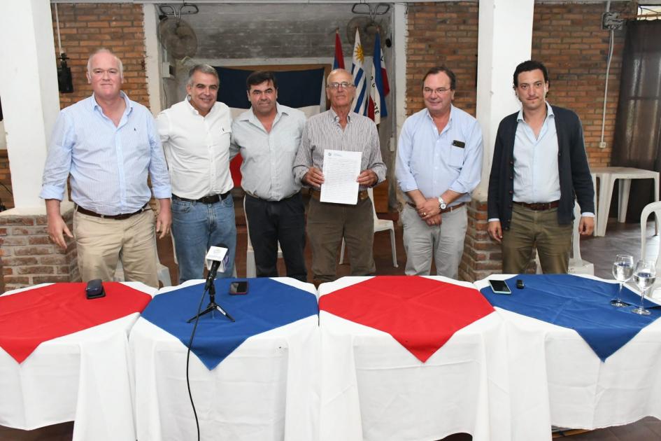 Firma de Convenio Social en La Sociedad Criolla Los Treinta y Tres