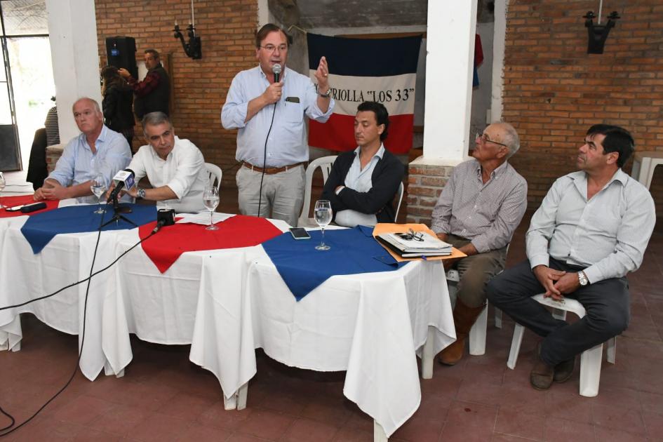 Firma de Convenio Social en La Sociedad Criolla Los Treinta y Tres Firma de Convenio Social en La Sociedad Criolla Los Treinta y Tres