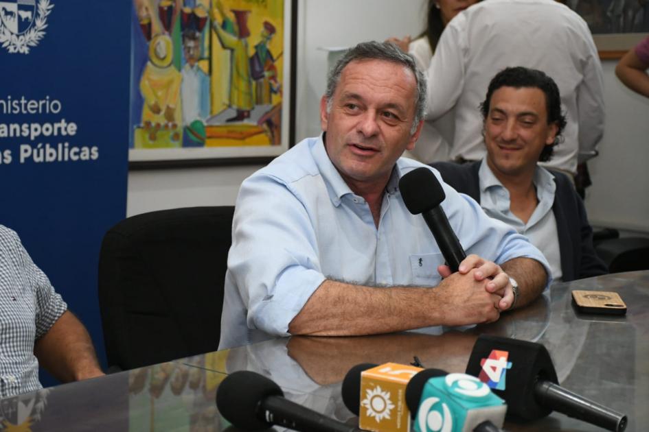 Firma con Universal F.C. y el Hogar de San José en la Intendencia de Cerro Largo