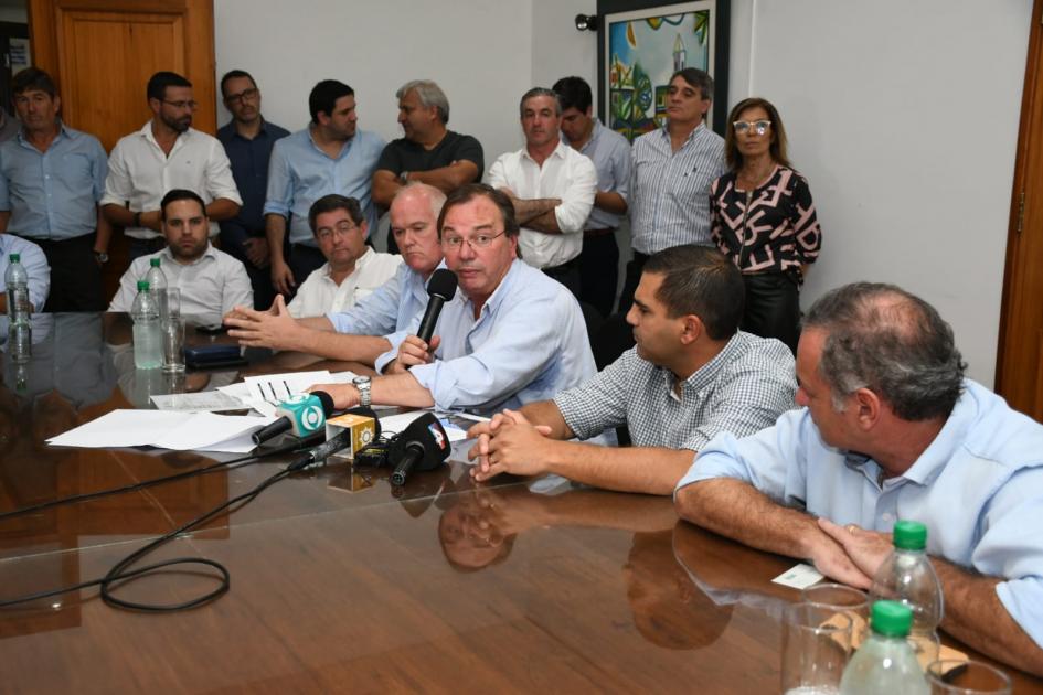 Firma con Universal F.C. y el Hogar de San José en la Intendencia de Cerro Largo Firma con Universal F.C. y el Hogar de San José en la Intendencia de Cerro Largo