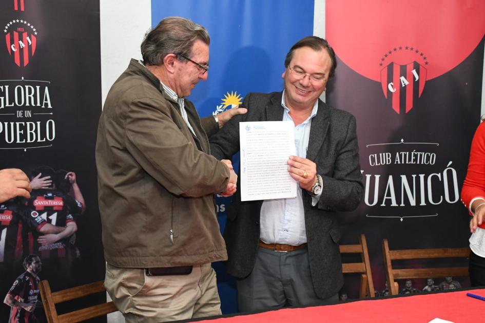 Firma de convenio social en Club Atlético Juanicó Firma de convenio social en Club Atlético Juanicó