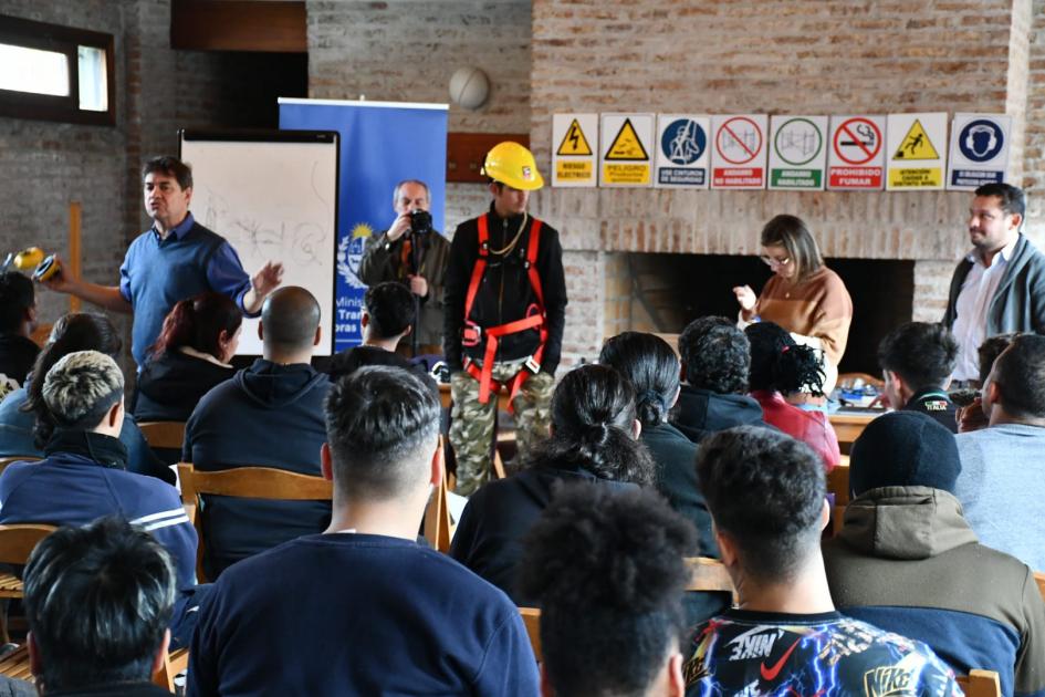 Lanzamiento segunda edición del programa ACCESOS del MIDES Lanzamiento segunda edición del programa ACCESOS del MIDES