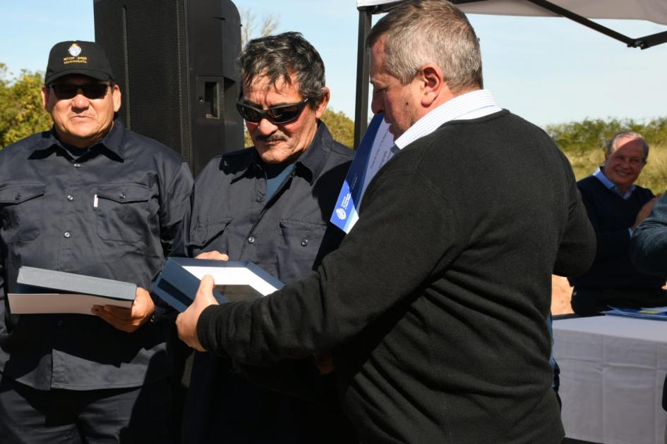 Entrega de reconocimiento a balseros de Hidrografía Entrega de reconocimiento a balseros de Hidrografía