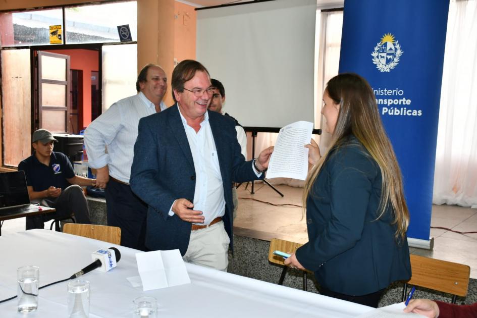 FIrma de Convenio Social en el Club Nacional de Fútbol de Sarandí del Yí FIrma de Convenio Social en el Club Nacional de Fútbol de Sarandí del Yí
