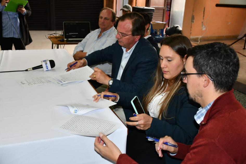 FIrma de Convenio Social en el Club Nacional de Fútbol de Sarandí del Yí FIrma de Convenio Social en el Club Nacional de Fútbol de Sarandí del Yí