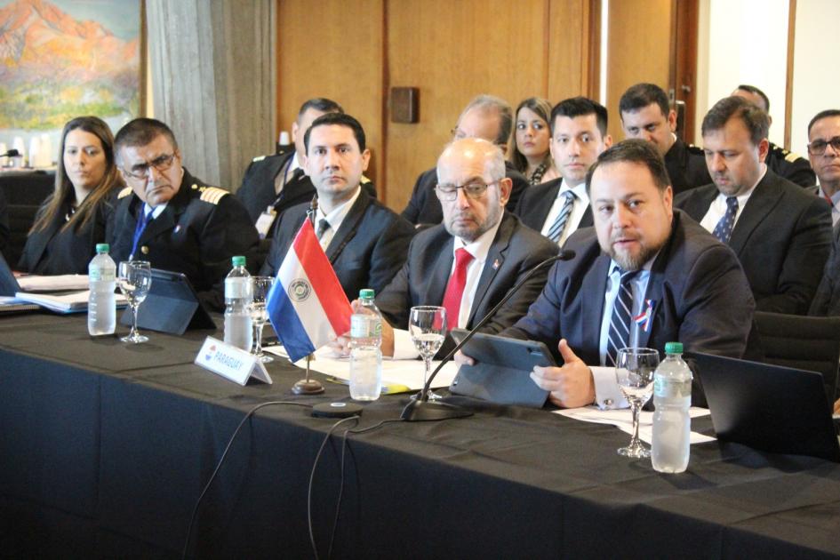 Comisión del Acuerdo de la Hidrovía Paraguay - Paraná (Puerto Cáceres - Puerto Nueva Palmira) Comisión del Acuerdo de la Hidrovía Paraguay - Paraná (Puerto Cáceres - Puerto Nueva Palmira)