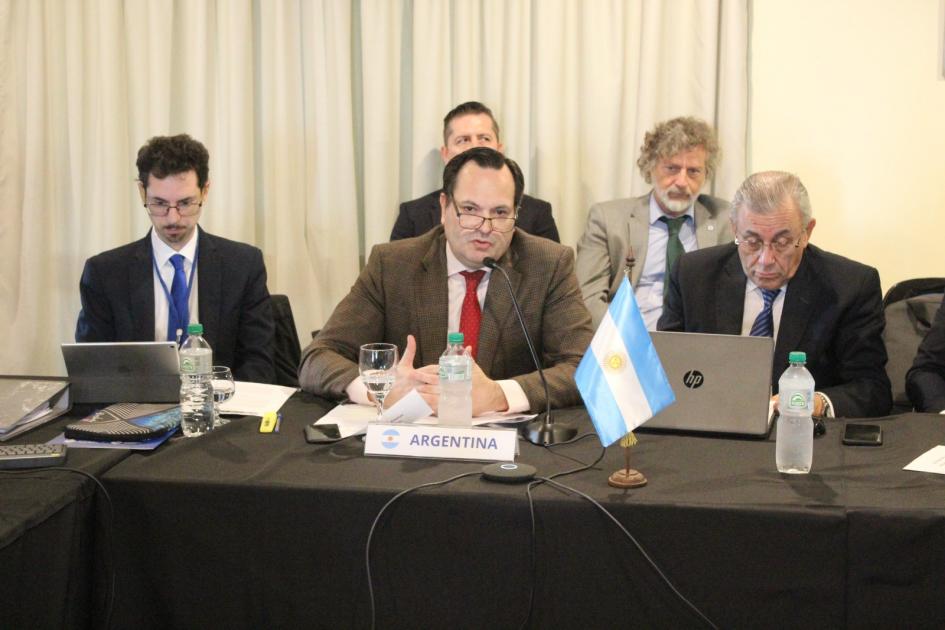 Comisión del Acuerdo de la Hidrovía Paraguay - Paraná (Puerto Cáceres - Puerto Nueva Palmira) Comisión del Acuerdo de la Hidrovía Paraguay - Paraná (Puerto Cáceres - Puerto Nueva Palmira)