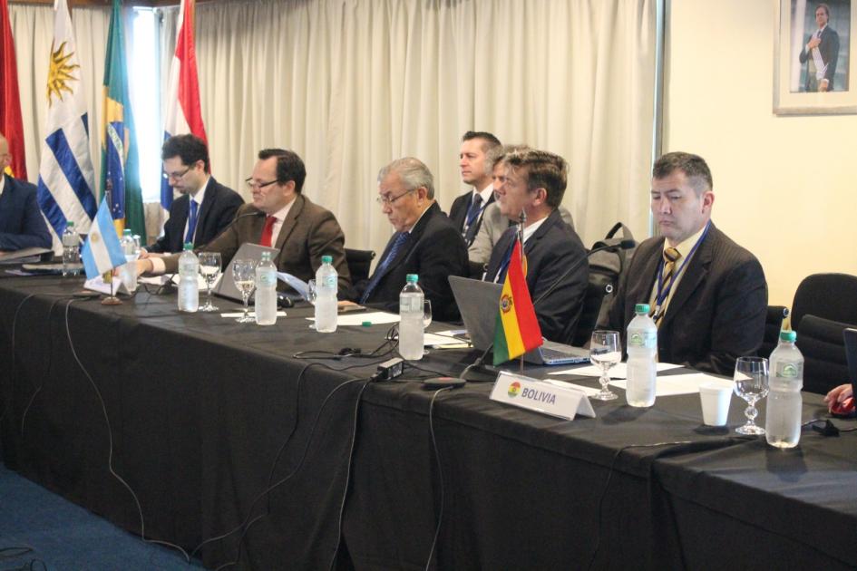 Comisión del Acuerdo de la Hidrovía Paraguay - Paraná (Puerto Cáceres - Puerto Nueva Palmira) Comisión del Acuerdo de la Hidrovía Paraguay - Paraná (Puerto Cáceres - Puerto Nueva Palmira)