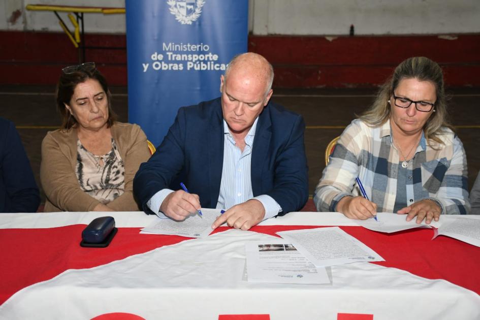 FIrma de Convenio Social en Club A. Independiente de Mercedes FIrma de Convenio Social en Club A. Independiente de Mercedes