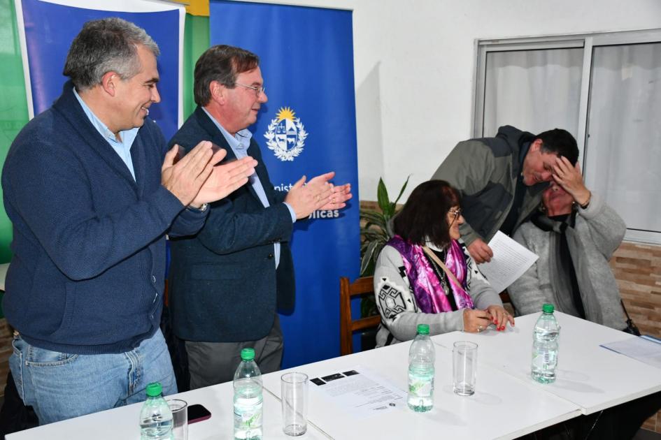 Firma de convenio social con Asociación de jubilados y pensionistas Firma de convenio social con Asociación de jubilados y pensionistas
