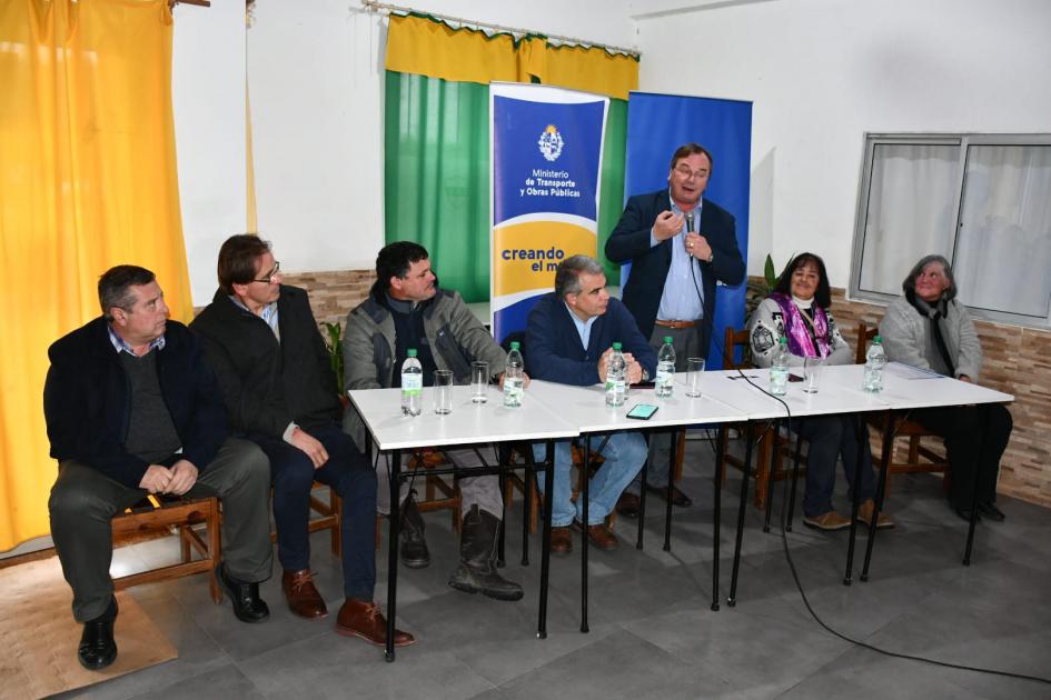 Firma de convenio social con Asociación de jubilados y pensionistas Firma de convenio social con Asociación de jubilados y pensionistas