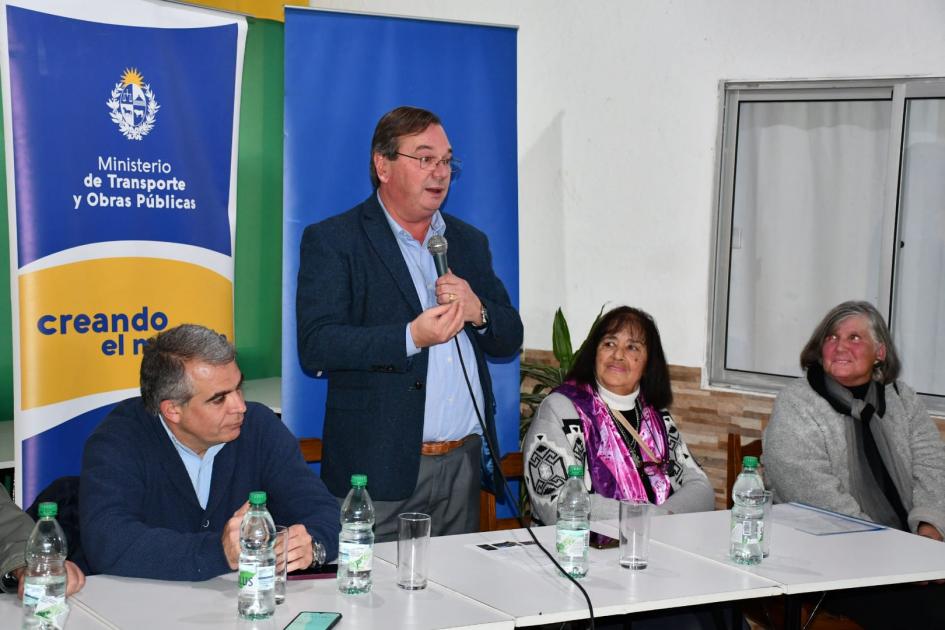 Firma de convenio social con Asociación de jubilados y pensionistas Firma de convenio social con Asociación de jubilados y pensionistas