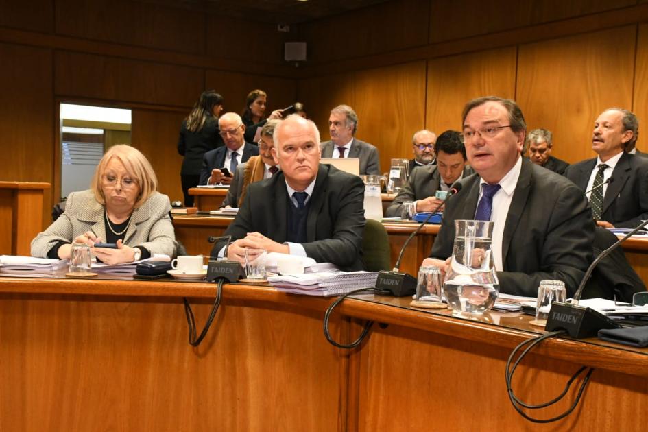 Autoridades del MTOP compareciendo en el Parlamento Autoridades del MTOP compareciendo en el Parlamento