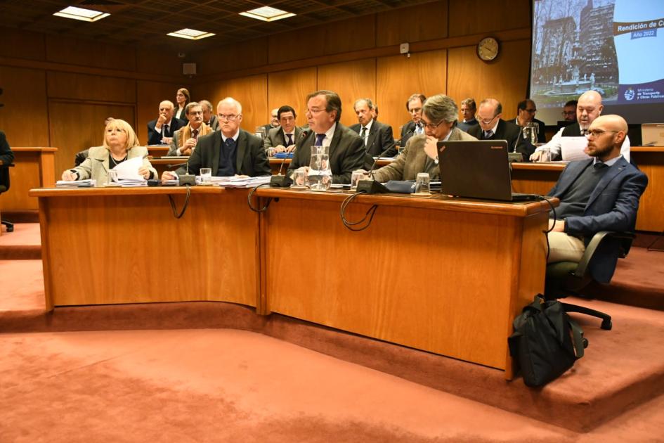 Autoridades del MTOP compareciendo en el Parlamento Autoridades del MTOP compareciendo en el Parlamento
