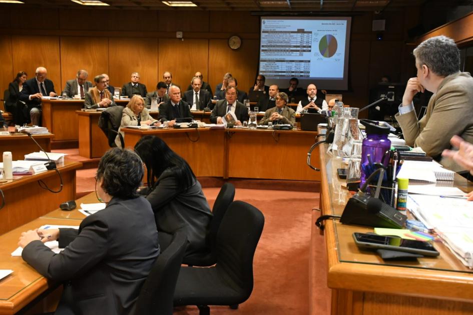 Autoridades del MTOP compareciendo en el Parlamento Autoridades del MTOP compareciendo en el Parlamento