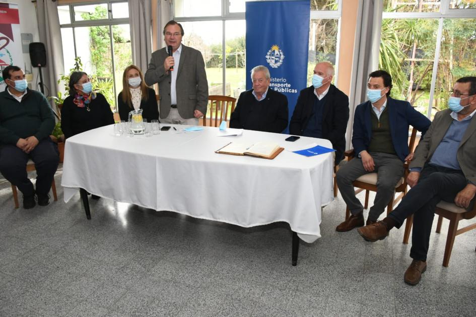 Firma de convenio social en la Soc. de Auxilios Frauenverein Firma de convenio social en la Soc. de Auxilios Frauenverein